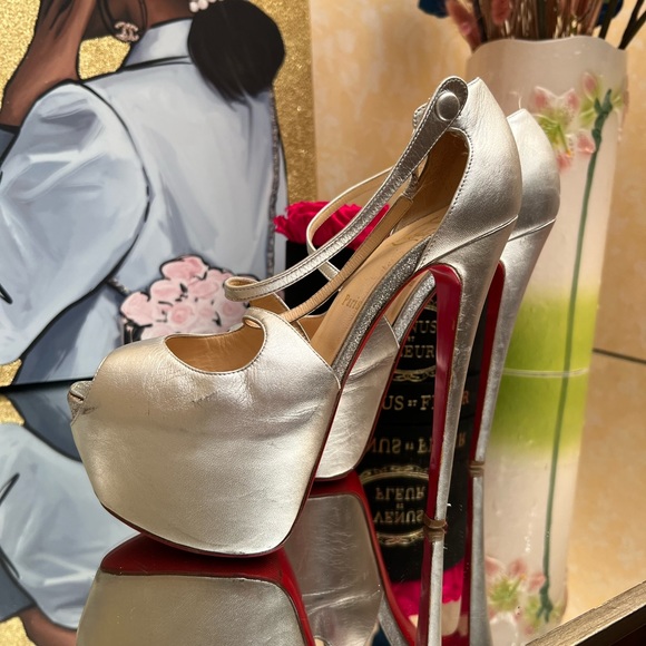 COPY - Christian Louboutin Exagona